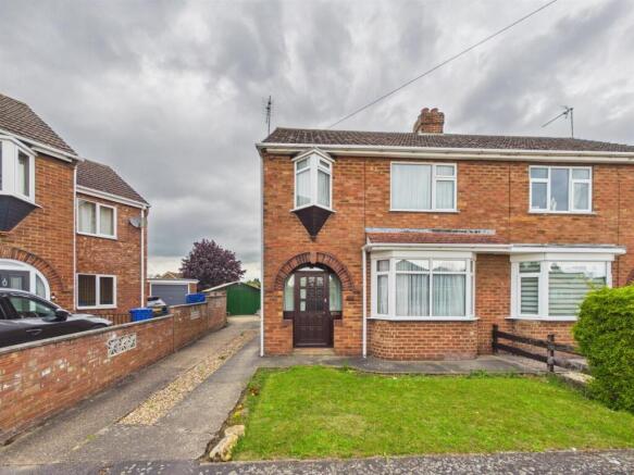 3 bed property, in Almond Walk, £179,000
