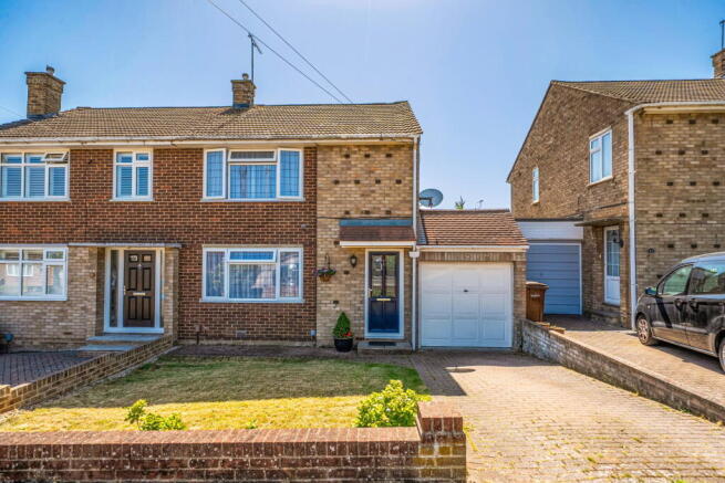3 bed property, in Silverdale Drive, £400,000