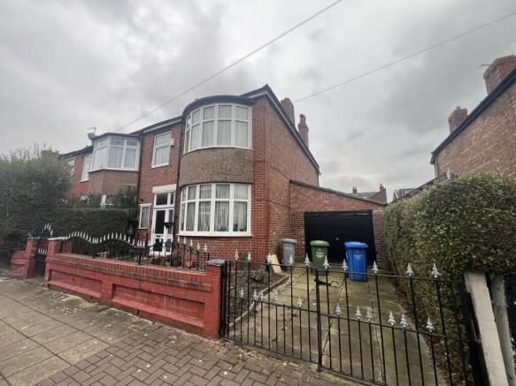 3 bed property, in St. Johns Road, £425,000