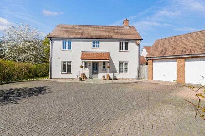 4 bed property, in Solent Crescent, £450,000
