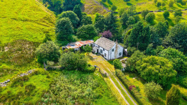 5 bed property, in Bacup Road, £325,000