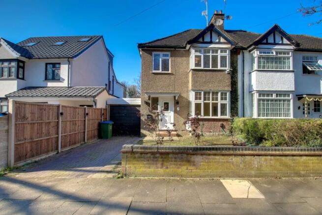 3 bed property, in Gade Avenue, £875,000