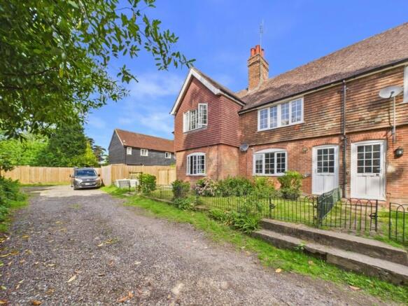 3 bed property, in Horns Corner, £270,000