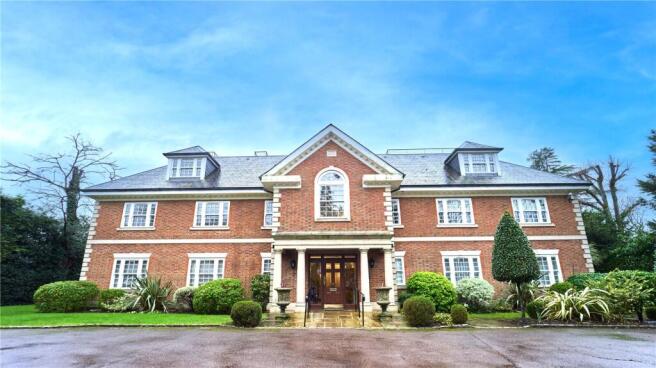 2 bed property, in Grove Road, £750,000