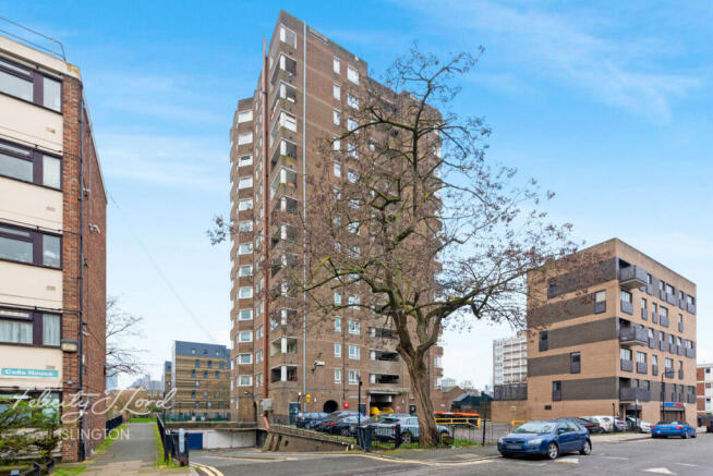 1 bed property, in Arden Estate, £275,000