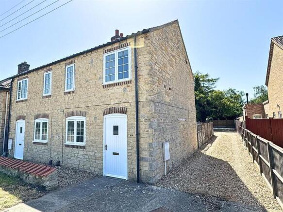 2 bed property, in Fen Road, £190,000