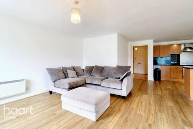 2 bed property, in Wellington Street, £325,000