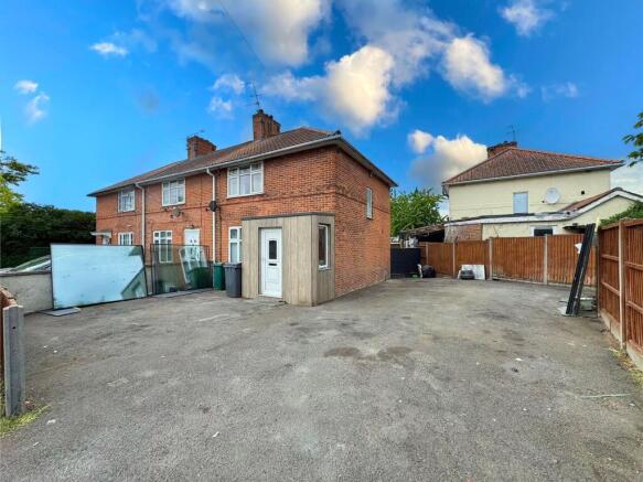 3 bed property, in Cressingham Road, £475,000
