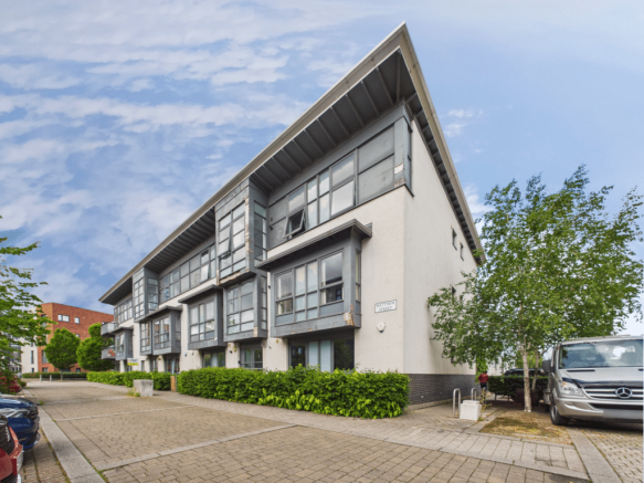 1 bed property, in Flat 4, £145,000