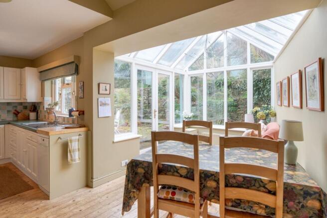 4 bed property, in Brook Hill, £700,000