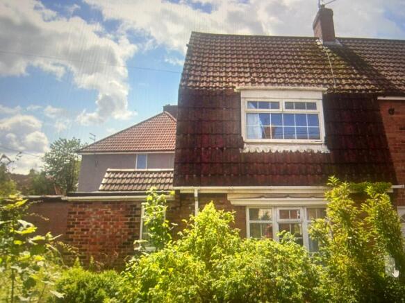 2 bed property, in Shinwell Terrace, £65,000