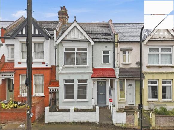 3 bed property, in Lyndhurst Road, £625,000