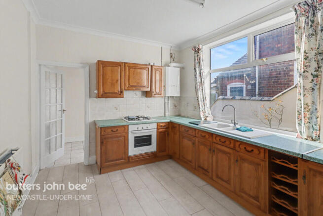 4 bed property, in Albert Terrace, £230,000