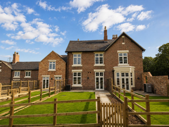 3 bed property, in Manor Farm, £499,999