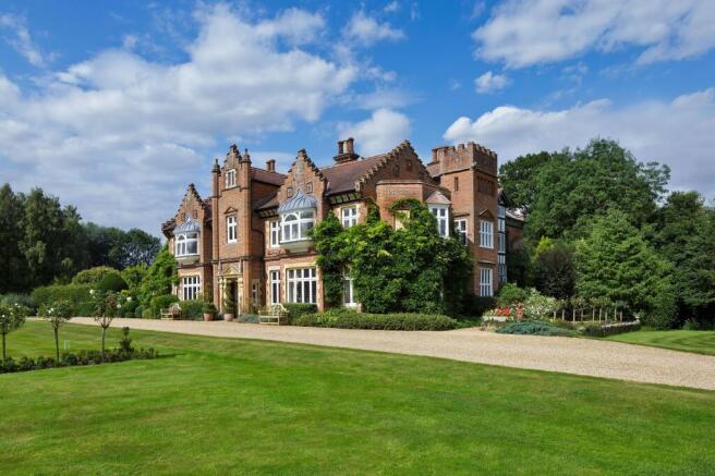 8 bed property, in Distinguished Manor House in Tasburgh, £2,750,000