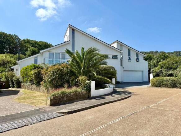 5 bed property, in Paradise Close, £1,100,000