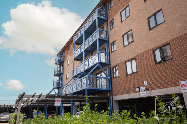 2 bed property, in West Street, £180,000