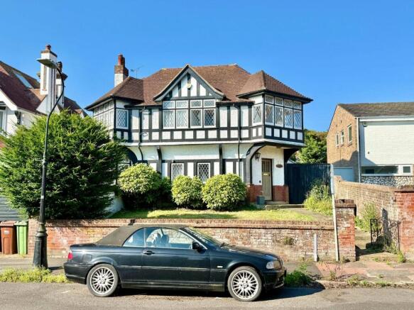 4 bed property, in Ashburnham Gardens, £695,000