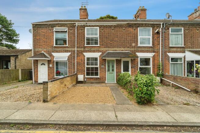 2 bed property, in Priory Street, £160,000