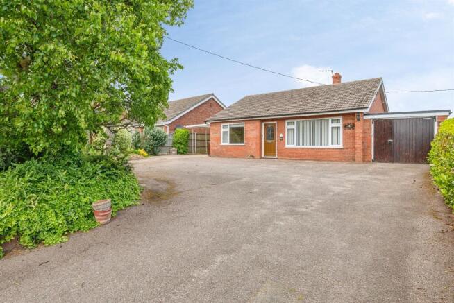 2 bed property, in Chapelfield, £210,000