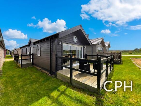 2 bed property, in Moor Road, £175,000