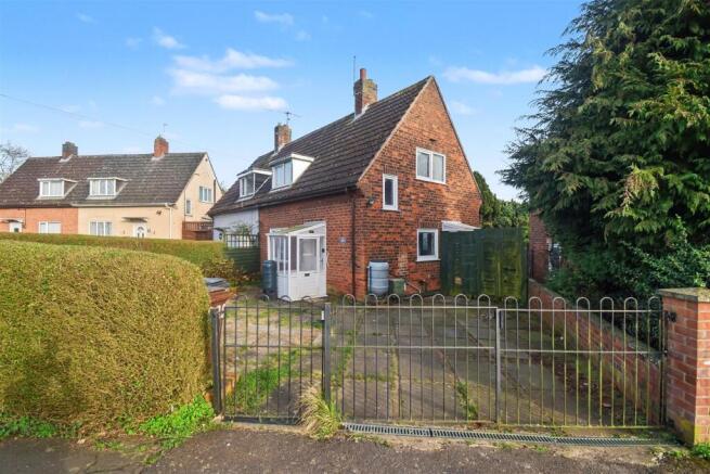 2 bed property, in Stephenson Way, £170,000