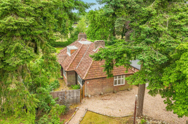 5 bed property, in Kings Ride, £750,000