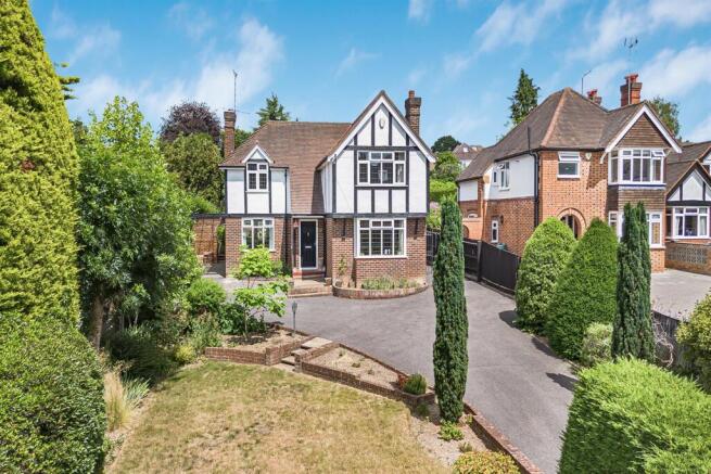 4 bed property, in Kidmore End Road, £895,000