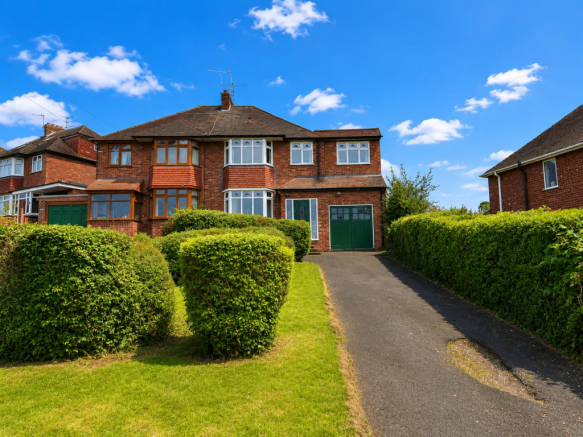 5 bed property, in York Crescent, £350,000