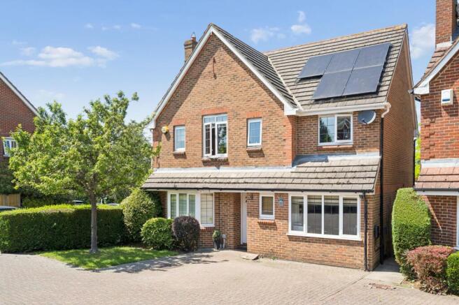 4 bed property, in Carew Way, £850,000