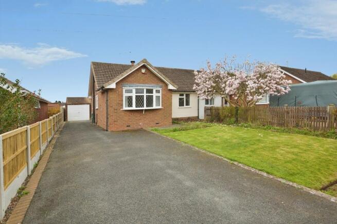 2 bed property, in Lower Kirklington Road, £245,000