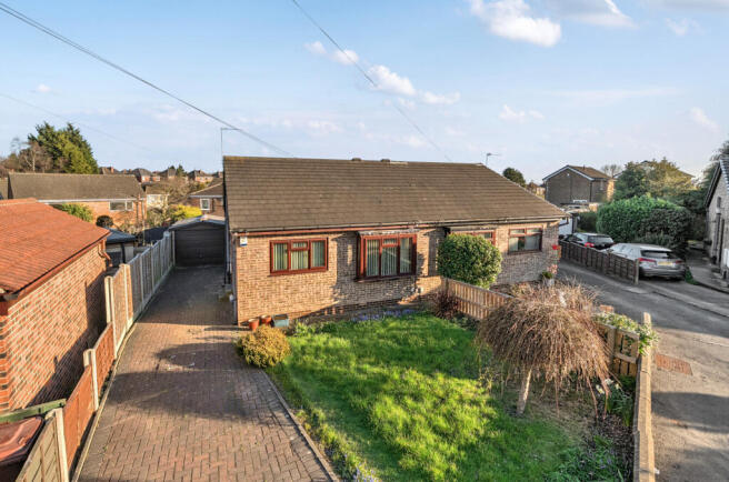2 bed property, in Westways Rise, £215,000