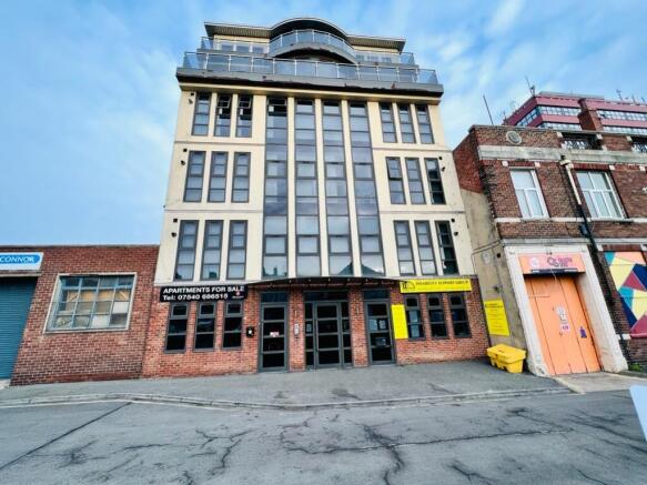 1 bed property, in 32 Nile Street, £49,000