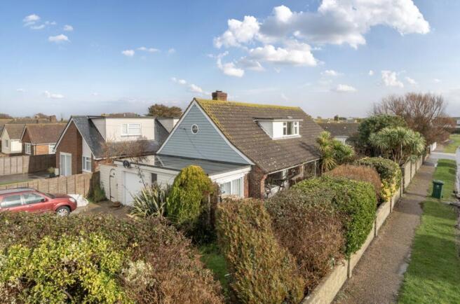 4 bed property, in Southcote Avenue, £725,000