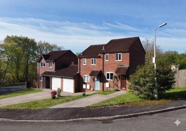 2 bed property, in Llys Garth, £179,950