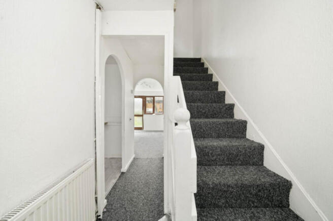 2 bed property, in Nuthatch Gardens, £340,000