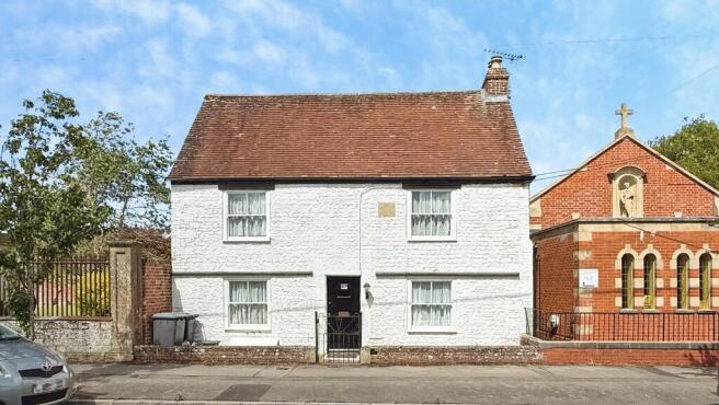 4 bed property, in Boreham Road, £425,000