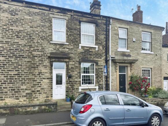 3 bed property, in Holme Street, £110,000