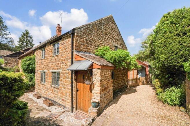 3 bed property, in Back Lane, £455,000