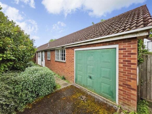 2 bed property, in Pasture View, £250,000