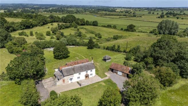 5 bed property, in Knapp, £975,000