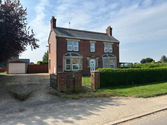3 bed property, in Main Road, £210,000