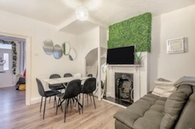 2 bed property, in Napier Road, £280,000