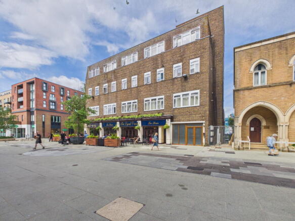 1 bed property, in St John's House, £250,000