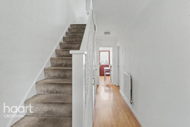 4 bed property, in Kelvin Gardens, £425,000