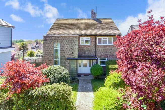 2 bed property, in Cannongate Road, £280,000