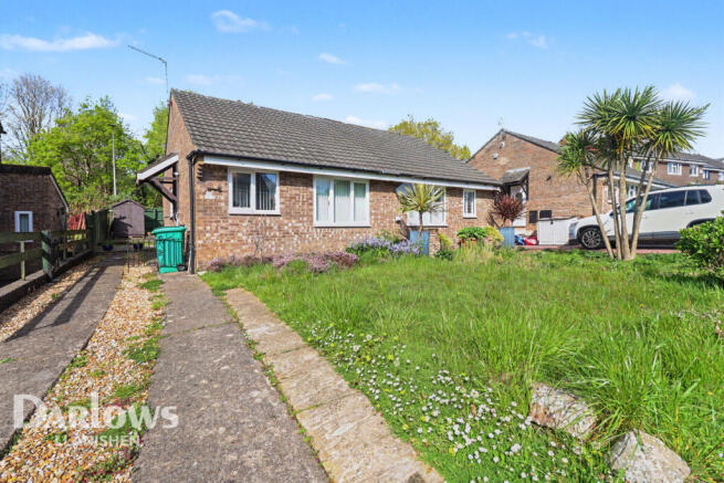 2 bed property, in Rhiwlas, £275,000