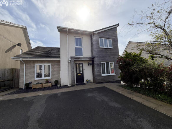 4 bed property, in Rhosdir, £315,000