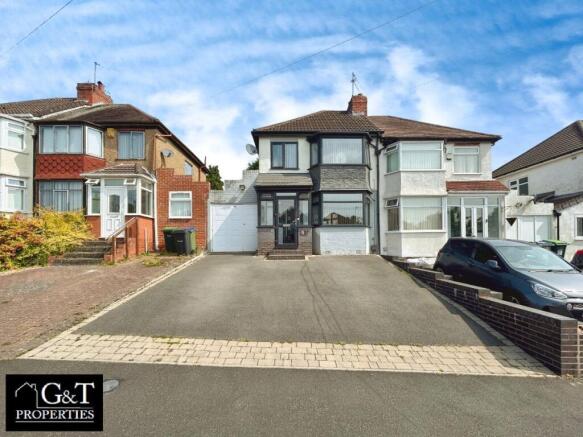 3 bed property, in Oak Road, £310,000