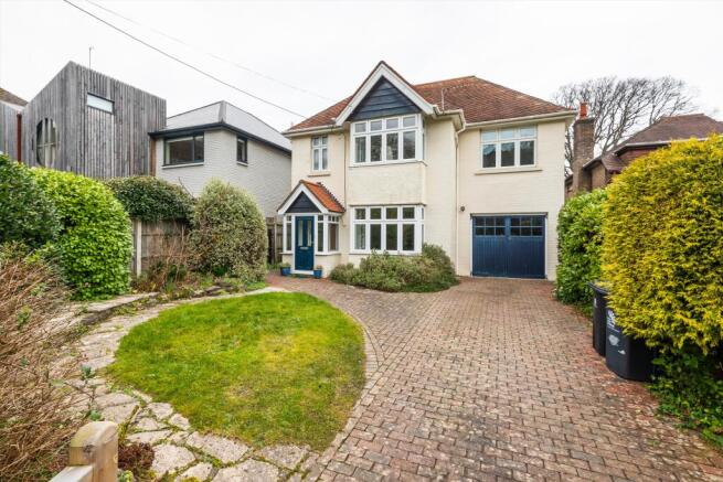 4 bed property, in Heathgreen Road, £1,195,000